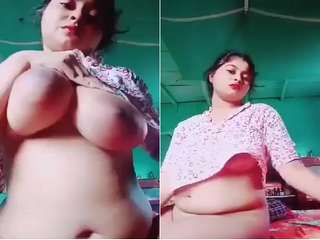 Cute Desi Girl Showing Her Boobs and Pussy