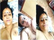 Mallu Aunty Shows her Boobs