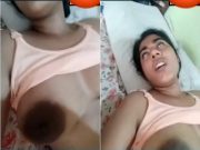 Desi Girl Showing her Boobs