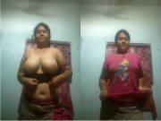 Desi girl Shows Her Big Boobs