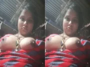 Desi Village Girl Shows her Boobs