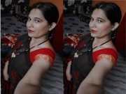 Sexy Desi Girl Shows her Nude Body